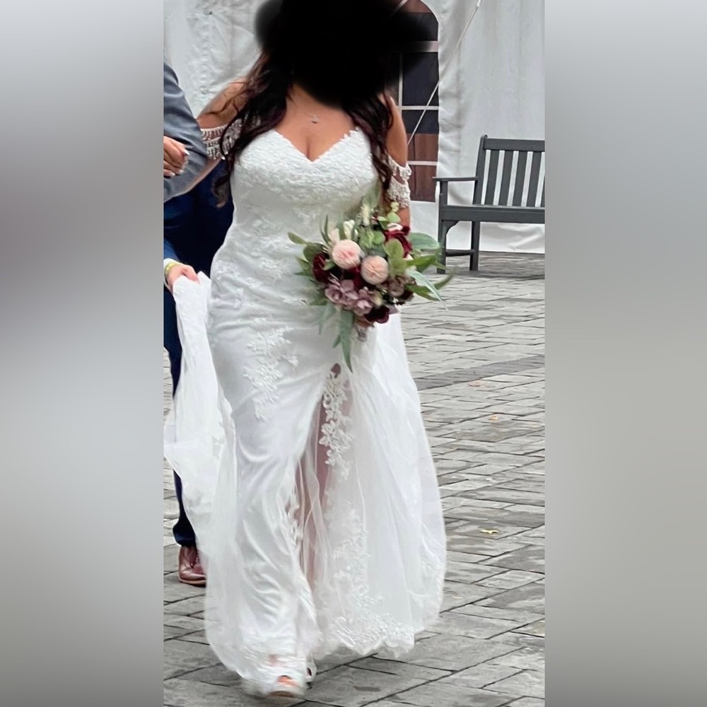 Beautiful slightly used White Wedding Dress